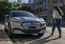 Ford colabora con Uber para ofrecer una nueva opción de viajes compartidos