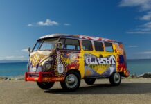 Miles de propietarios del Minivan se reúnen en el Volkswagen Bus Festival 2023