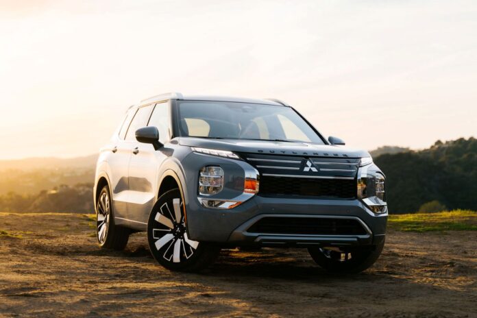 2025-Outlander-Front-Passenger.jpg