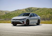 Prueba: Volkswagen Jetta GLI Autobahn del 2025, el icónico sedán deportivo