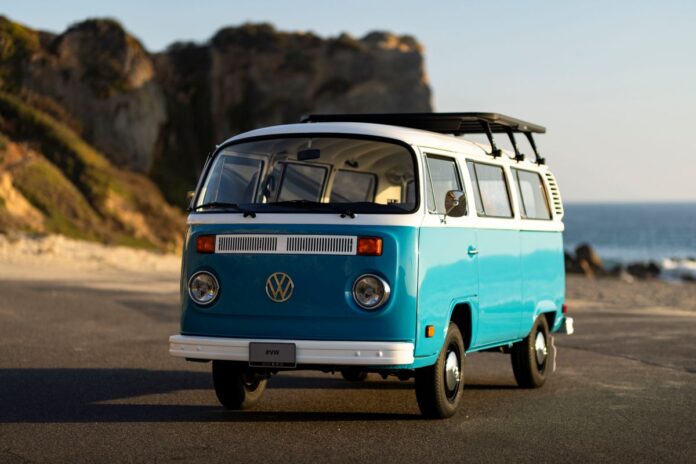 1977-Volkswagen-Bus-Azul-More-Than-Productions-4568.jpg