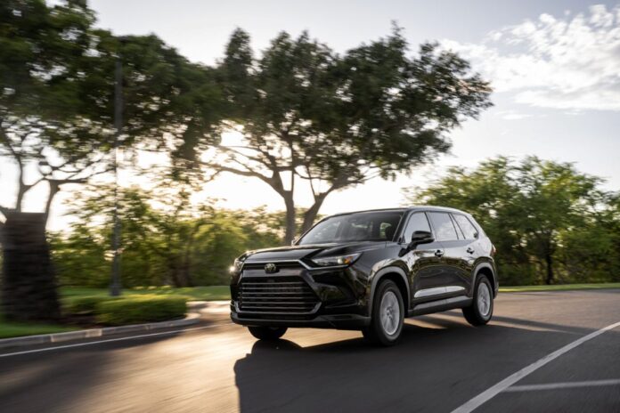 2026_Toyota_GrandHighlander_XLE_BluePrint_201-1500x1000-1.jpg