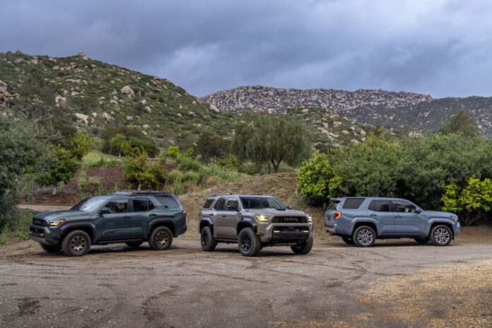 2025_Toyota_4Runner_Group_01.jpg