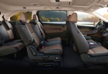 ¿Cuáles son los 5 autos familiares del 2026 con el mejor sistema de entretenimiento para pasajeros traseros?