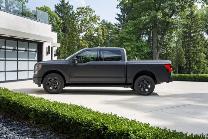F-150LightningPlatinumBlackHero.jpg